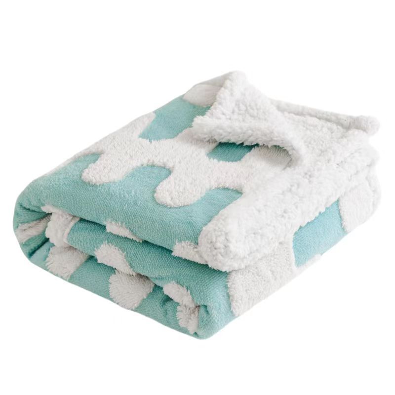 Waterproof Flannel Sherpa Fleece Thickened Dog Blanket 2